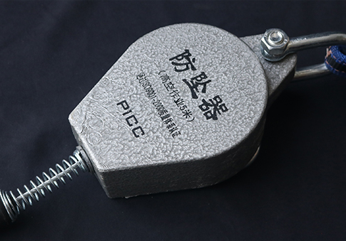 Speed differential anti fall device